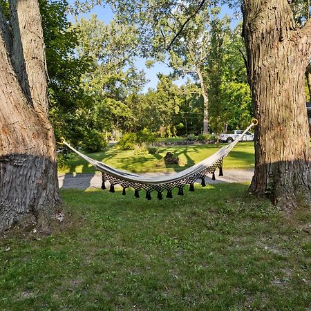 Cozy Home W/ King Bed & Lake Access Канандейґуа Екстер'єр фото